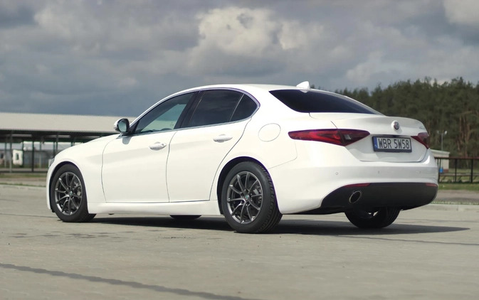 Alfa Romeo Giulia cena 97000 przebieg: 101000, rok produkcji 2018 z Białobrzegi małe 29